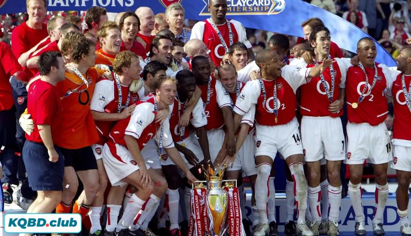 Kỷ lục bất bại vĩ đại mang tên mùa giải Invincibles Kỷ lục bất bại vĩ đại mang tên mùa giải Invincibles